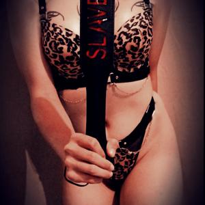 Dominatrix DollFeet in France